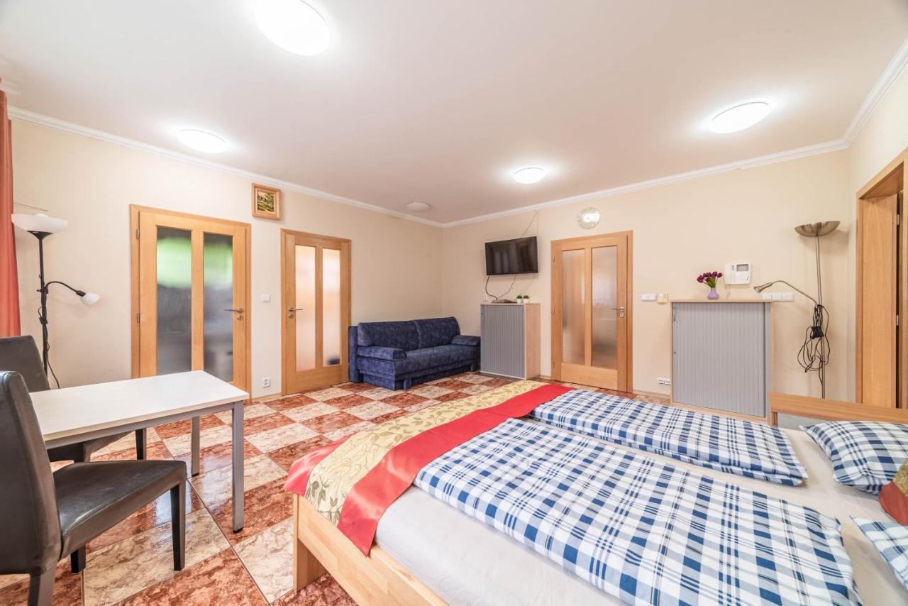 Apartman Blizko Centra Prahy Prague Exterior photo
